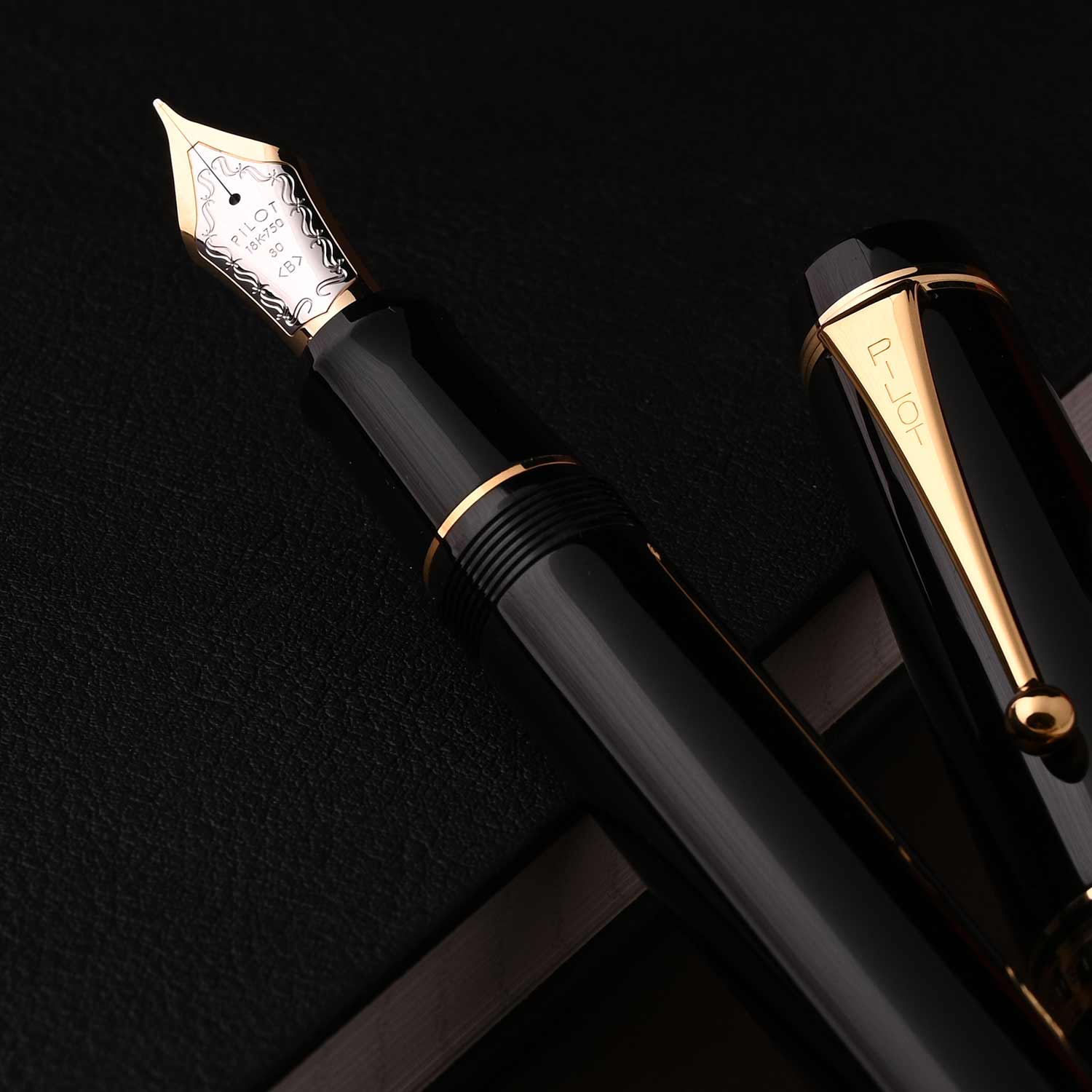 PILOT | CUSTOM URUSHI | 18K Gold With Rhodium Plating Black | Fountain Pen | Medium