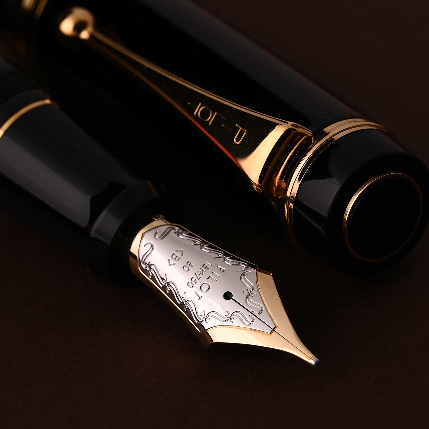PILOT | CUSTOM URUSHI | 18K Gold With Rhodium Plating Black | Fountain Pen | Medium