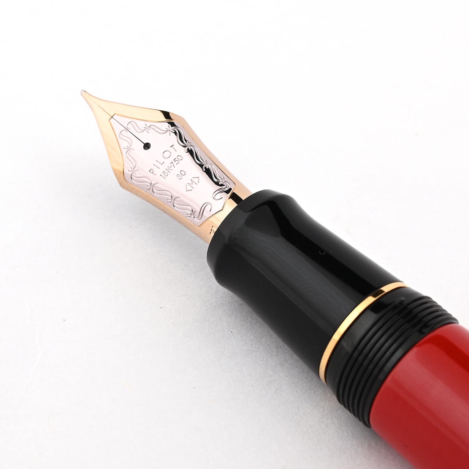 Pilot Custom Urushi Fountain Pen – Vermilion Red | 18K Gold Nib With Rhodium Plating | Broad