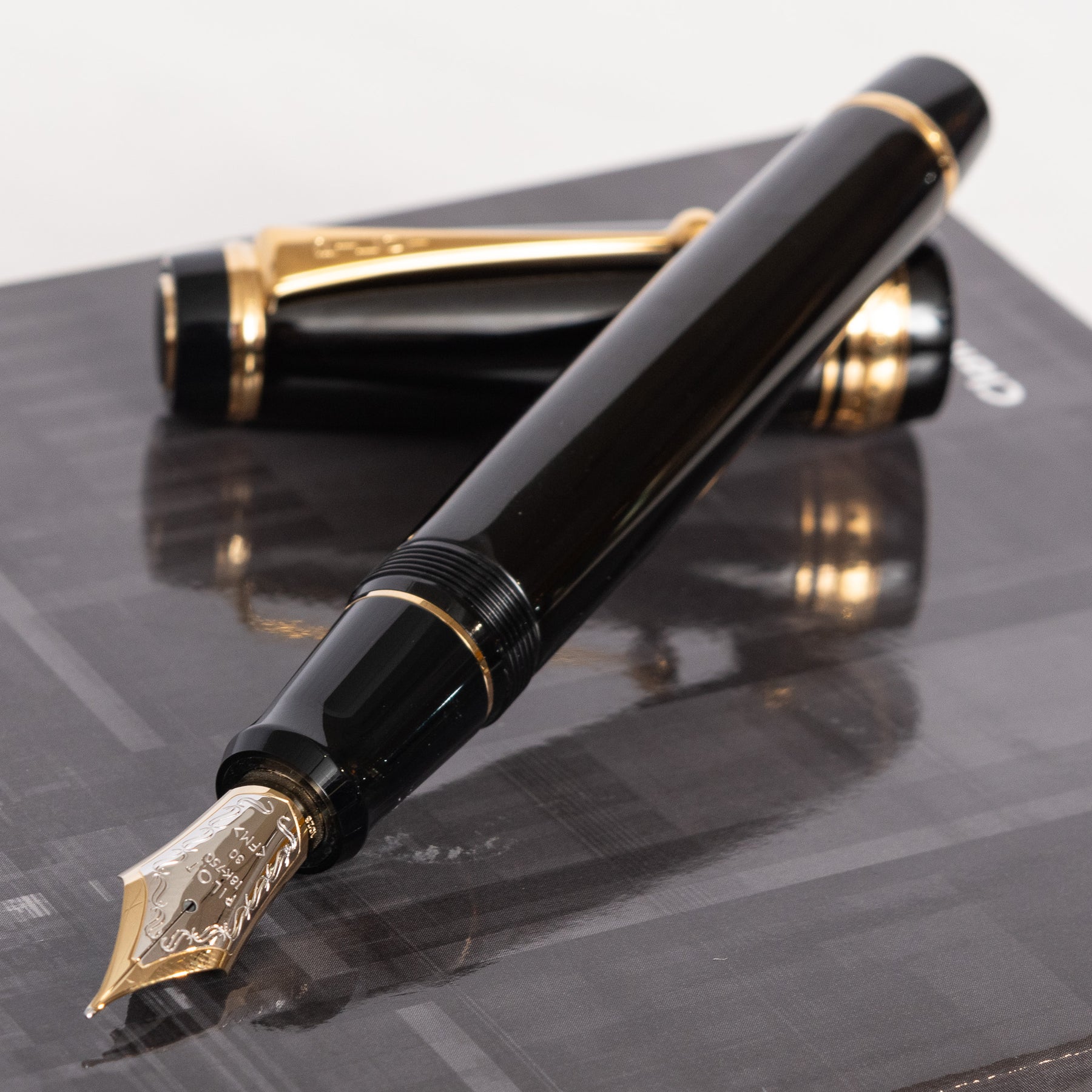PILOT | CUSTOM URUSHI | 18K Gold With Rhodium Plating Black | Fountain Pen | Medium