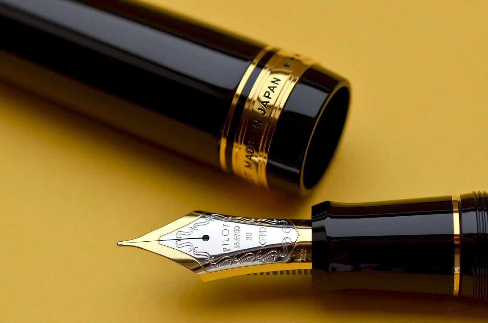 PILOT | CUSTOM URUSHI | 18K Gold With Rhodium Plating Black | Fountain Pen | Medium